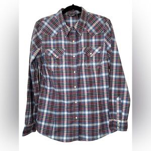 Women’s size M Wrangler pearl button down long sleeve.